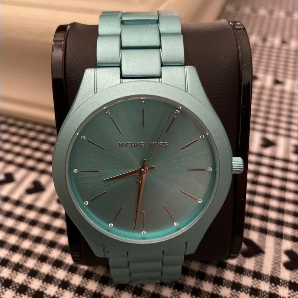 Michael Kors Women's Slim Runway Quartz Watch with Metal Strap, Blue. Exc cond